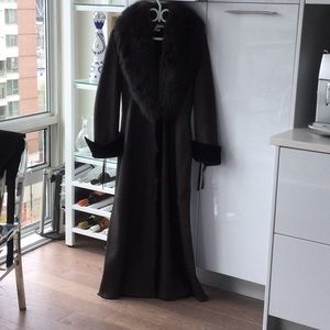 Maxi Valentino lambskin leather coat with fur collar